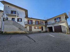 Casa Bi/Trifamiliare in Residenziale