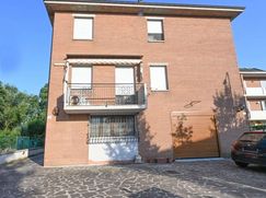 Casa Bi/Trifamiliare in Residenziale