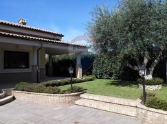 Casa Bi/Trifamiliare in Residenziale