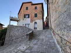 Casa Bi/Trifamiliare in Residenziale