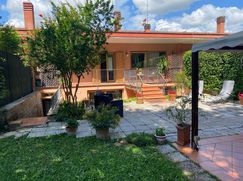 Casa Bi/Trifamiliare in Residenziale