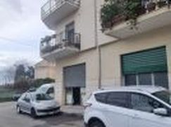 Negozio/Locale commerciale in Commerciale
