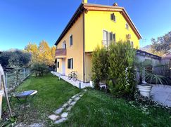 Casa Bi/Trifamiliare in Residenziale