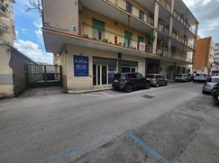 Negozio/Locale commerciale in Commerciale
