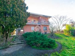 Casa Bi/Trifamiliare in Residenziale