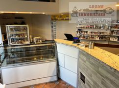 Attività/Licenza (con o senza mura) in Commerciale