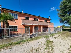 Casa Bi/Trifamiliare in Residenziale