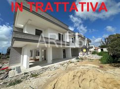 Casa Bi/Trifamiliare in Residenziale