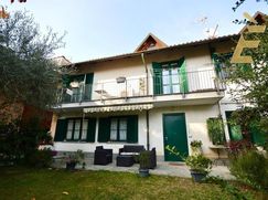 Casa Bi/Trifamiliare in Residenziale