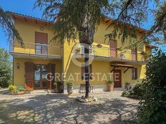 Casa Bi/Trifamiliare in Residenziale