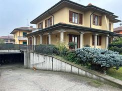 Casa Bi/Trifamiliare in Residenziale