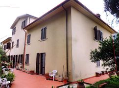 Casa Bi/Trifamiliare in Residenziale