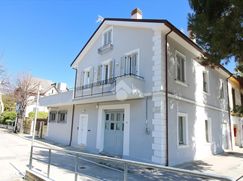 Casa Bi/Trifamiliare in Residenziale