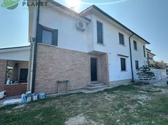 Casa Bi/Trifamiliare in Residenziale