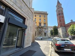Negozio/Locale commerciale in Commerciale