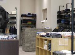 Attività/Licenza (con o senza mura) in Commerciale