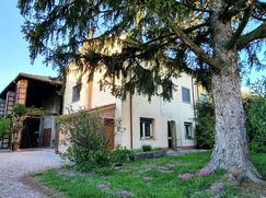 Casa Bi/Trifamiliare in Residenziale