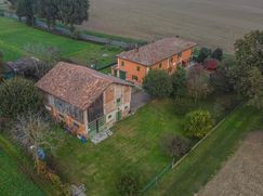 Casa Bi/Trifamiliare in Residenziale