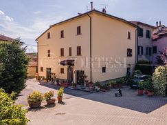 Casa Bi/Trifamiliare in Residenziale