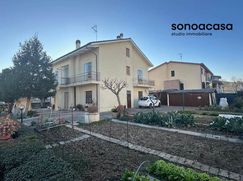 Casa Bi/Trifamiliare in Residenziale