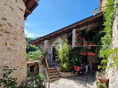 Casa Bi/Trifamiliare in Residenziale