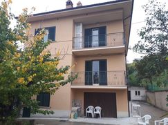 Casa Bi/Trifamiliare in Residenziale