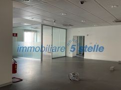 Negozio/Locale commerciale in Commerciale