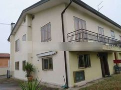 Casa Bi/Trifamiliare in Residenziale