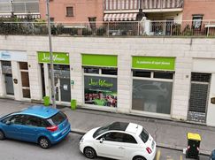 Attività/Licenza (con o senza mura) in Commerciale