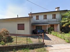 Casa Bi/Trifamiliare in Residenziale