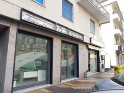 Negozio/Locale commerciale in Commerciale