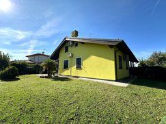 Casa Bi/Trifamiliare in Residenziale