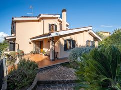 Casa Bi/Trifamiliare in Residenziale