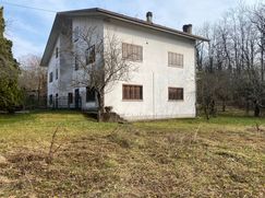 Casa Bi/Trifamiliare in Residenziale