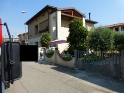 Casa Bi/Trifamiliare in Residenziale