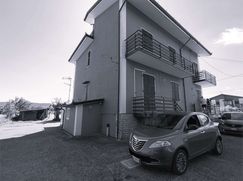 Casa Bi/Trifamiliare in Residenziale