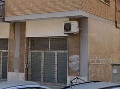 Negozio/Locale commerciale in Commerciale