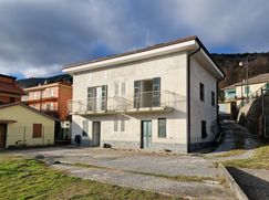 Casa Bi/Trifamiliare in Residenziale