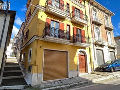 Casa Bi/Trifamiliare in Residenziale