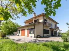 Casa Bi/Trifamiliare in Residenziale