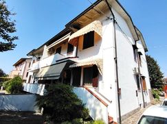 Casa Bi/Trifamiliare in Residenziale