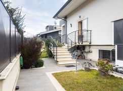 Casa Bi/Trifamiliare in Residenziale