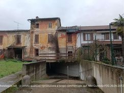 Casa Bi/Trifamiliare in Residenziale