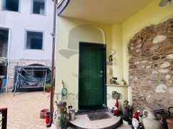 Casa Bi/Trifamiliare in Residenziale