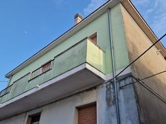 Casa Bi/Trifamiliare in Residenziale