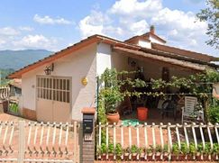 Casa Bi/Trifamiliare in Residenziale