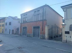 Casa Bi/Trifamiliare in Residenziale