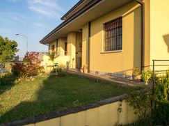 Casa Bi/Trifamiliare in Residenziale