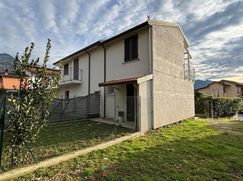 Casa Bi/Trifamiliare in Residenziale