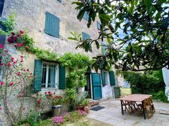 Casa Bi/Trifamiliare in Residenziale